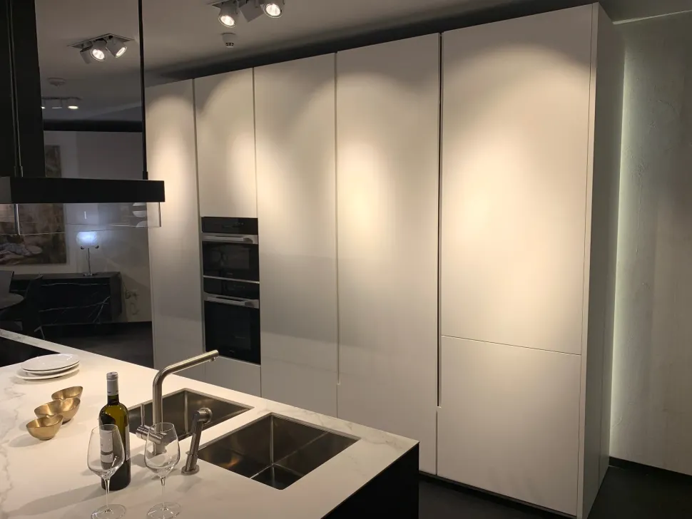 Cucina bianca moderna Phoenix 840 Poliform in Offerta Outlet