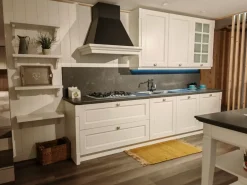 Cucina bianca provenzale con isola Virginia Arredo3 in Offerta Outlet