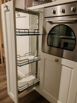 Cucina bianca provenzale con isola Virginia Arredo3 in Offerta Outlet