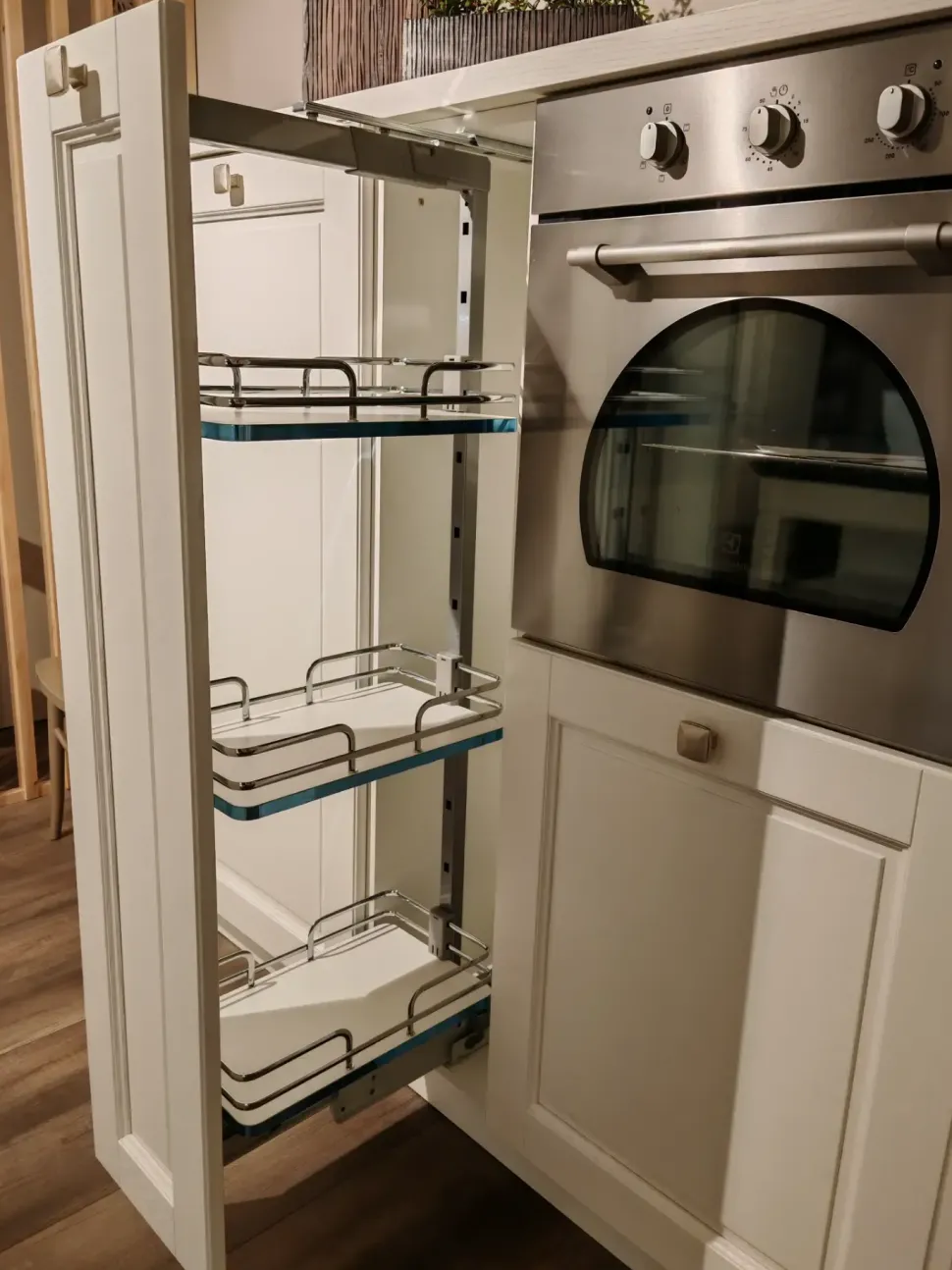 Cucina bianca provenzale con isola Virginia Arredo3 in Offerta Outlet