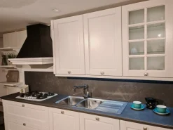 Cucina bianca provenzale con isola Virginia Arredo3 in Offerta Outlet