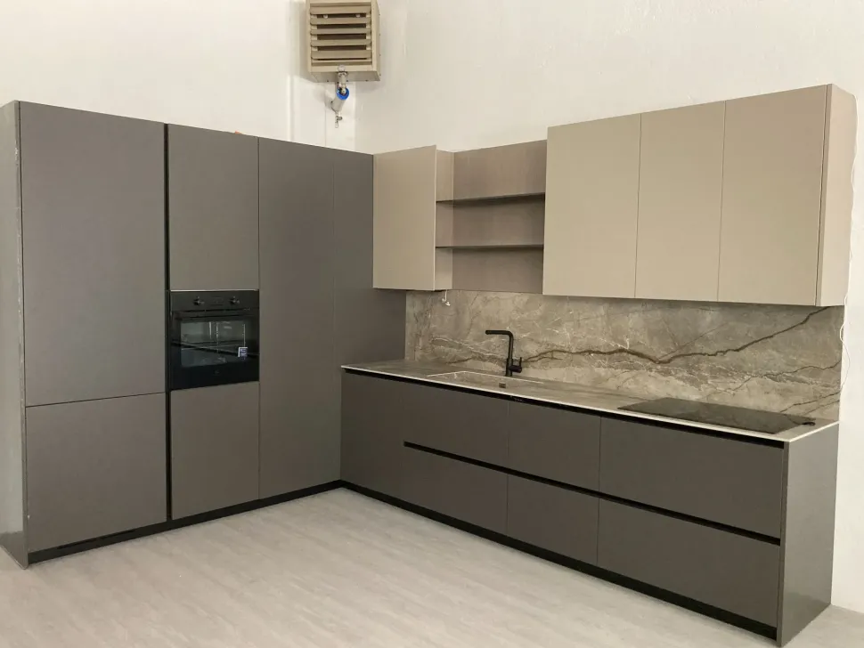 Cucina Binova design ad angolo grigio in laccato opaco Bluma