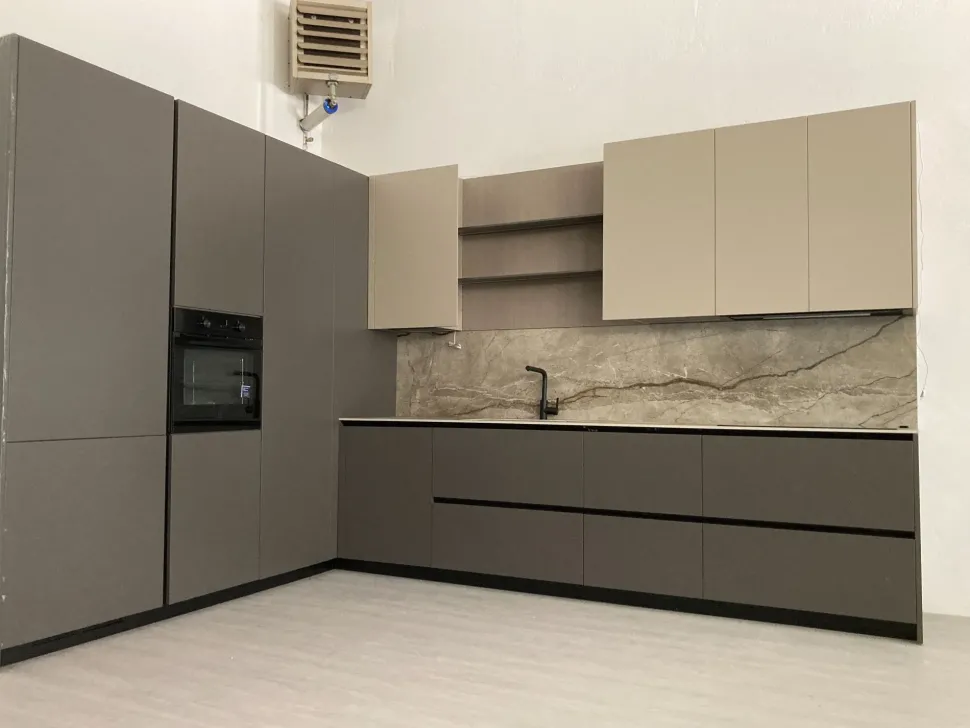 Cucina Binova design ad angolo grigio in laccato opaco Bluma