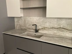 Cucina Binova design ad angolo grigio in laccato opaco Bluma