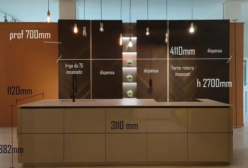 Cucina Binova design ad isola rovere moro in legno Mantis + bluna laccato