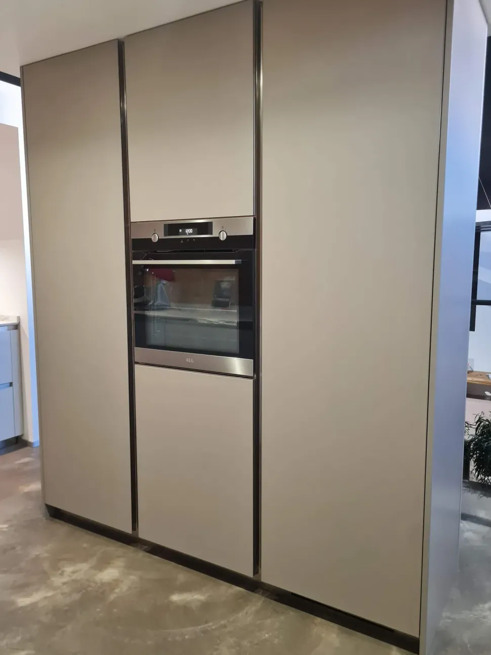 Cucina con isola design altri colori Euromobil Cucina euromobil laincube top dekton