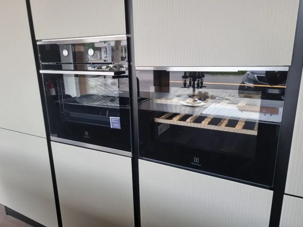 Cucina con isola design bianca Mobilturi Stratos top a soli 14500 Euro