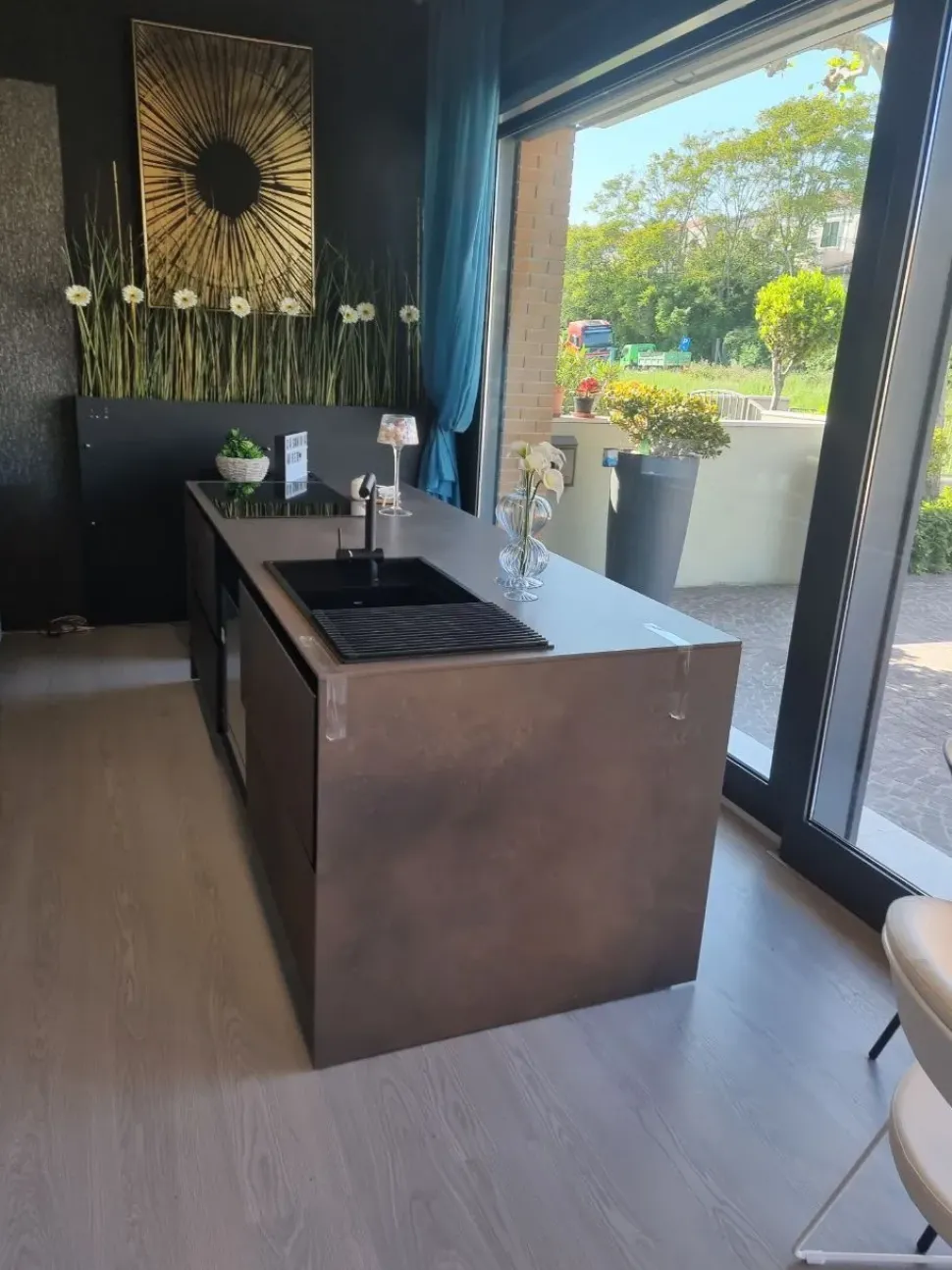 Cucina con isola design bianca Mobilturi Stratos top a soli 14500 Euro