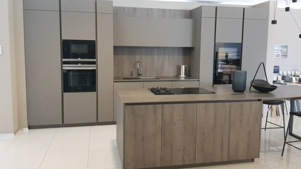 Cucina con isola design grigia Veneta cucine Lounge a soli 14048 Euro