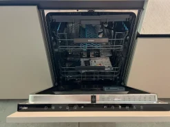 Cucina con isola in laccata opaco grigia Binova bluna a prezzo scontato