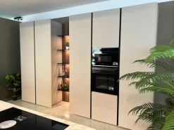 Cucina con isola in laccata opaco grigia Binova bluna a prezzo scontato