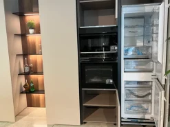 Cucina con isola in laccata opaco grigia Binova bluna a prezzo scontato