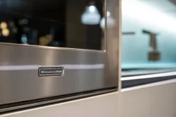 Cucina con isola in laccata opaco a prezzo ribassato 50%