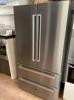 Cucina con isola in laccata opaco a prezzo scontato 52%