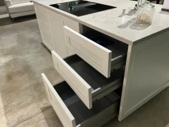 Cucina con isola in laccata opaco a prezzo ribassato 62%