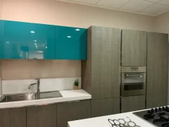 Cucina con isola in laminato materico blu Melissa a prezzo scontato