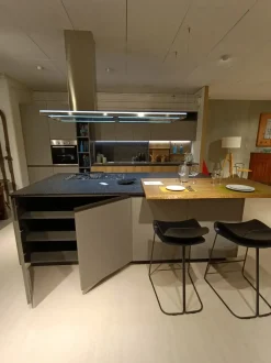 Cucina con isola in laminato materico grigia Kali a prezzo ribassato