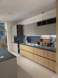 Cucina con isola in laminato materico grigia Kali a prezzo ribassato