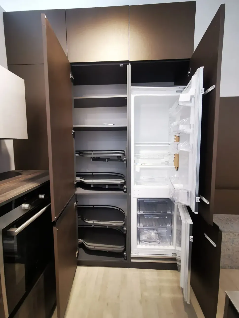 Cucina con isola in laminato materico altri colori Arrex a prezzo ribassato