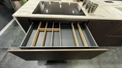 Cucina con isola in laminato materico a prezzo scontato 55%