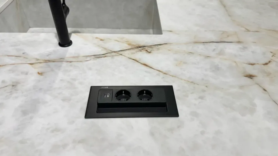 Cucina con isola in laminato materico a prezzo scontato 55%