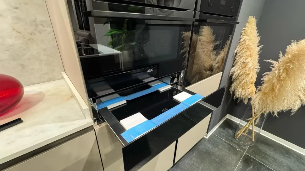 Cucina con isola in laminato materico a prezzo scontato 55%