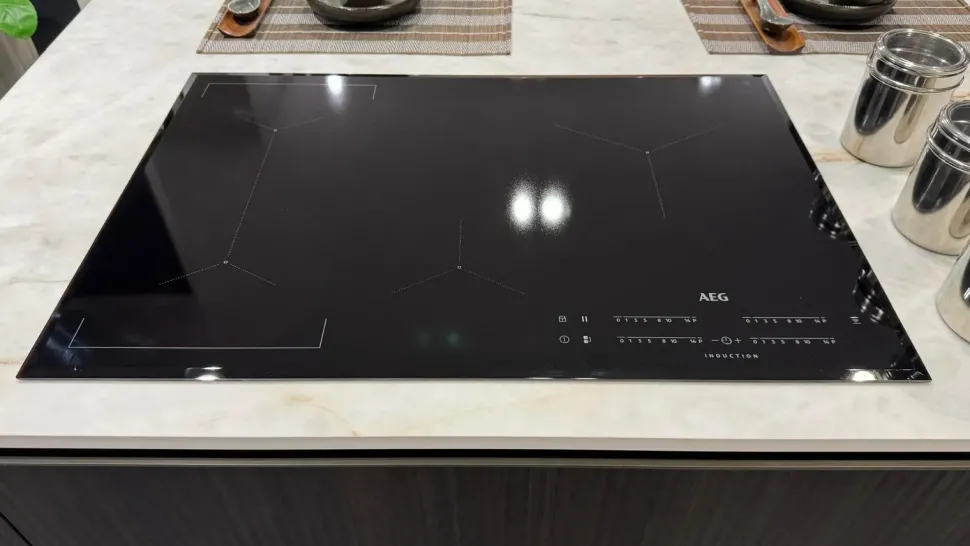 Cucina con isola in laminato materico a prezzo scontato 55%