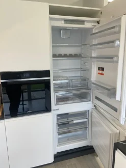 Cucina con isola in laminato opaco a prezzo ribassato 47%