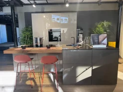 Cucina con isola in vetro a prezzo scontato 45%