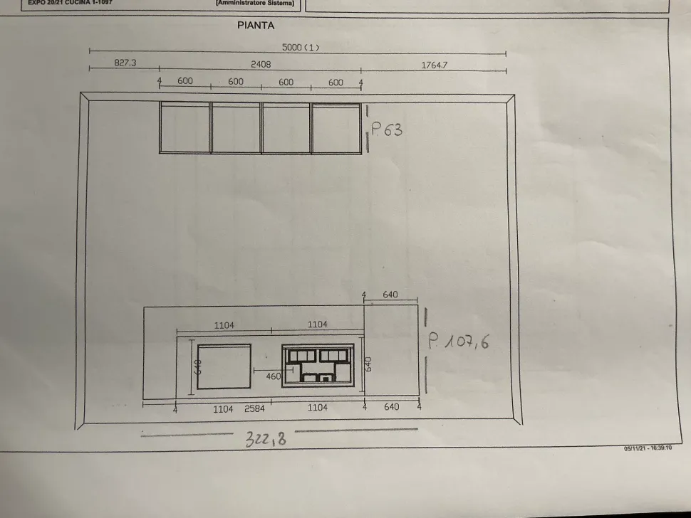 Cucina con isola in vetro a prezzo ribassato 50%