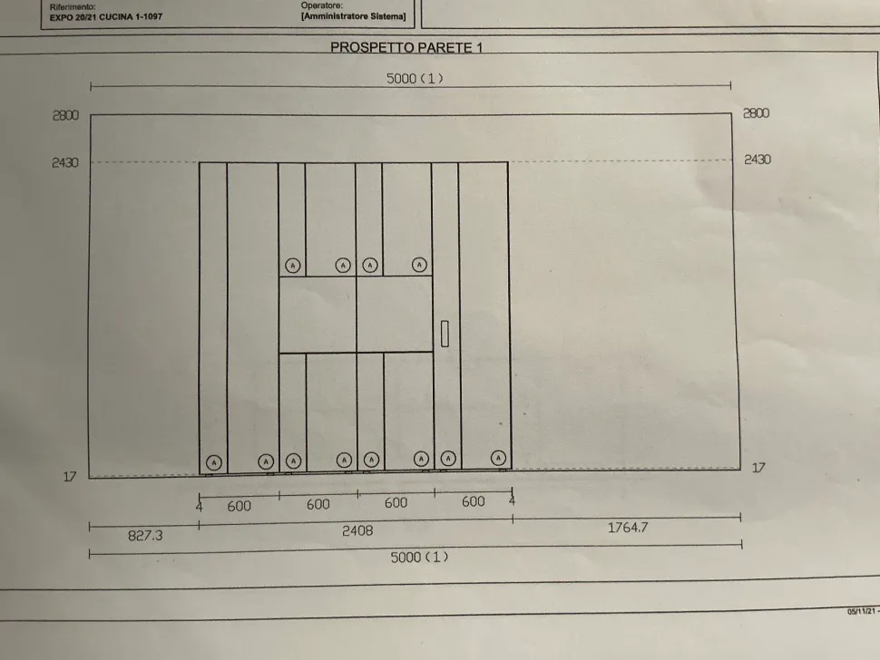 Cucina con isola in vetro a prezzo ribassato 50%