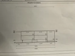 Cucina con isola in vetro a prezzo ribassato 50%