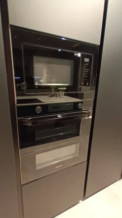 Cucina con isola in vetro altri colori Cucina glass a prezzo ribassato