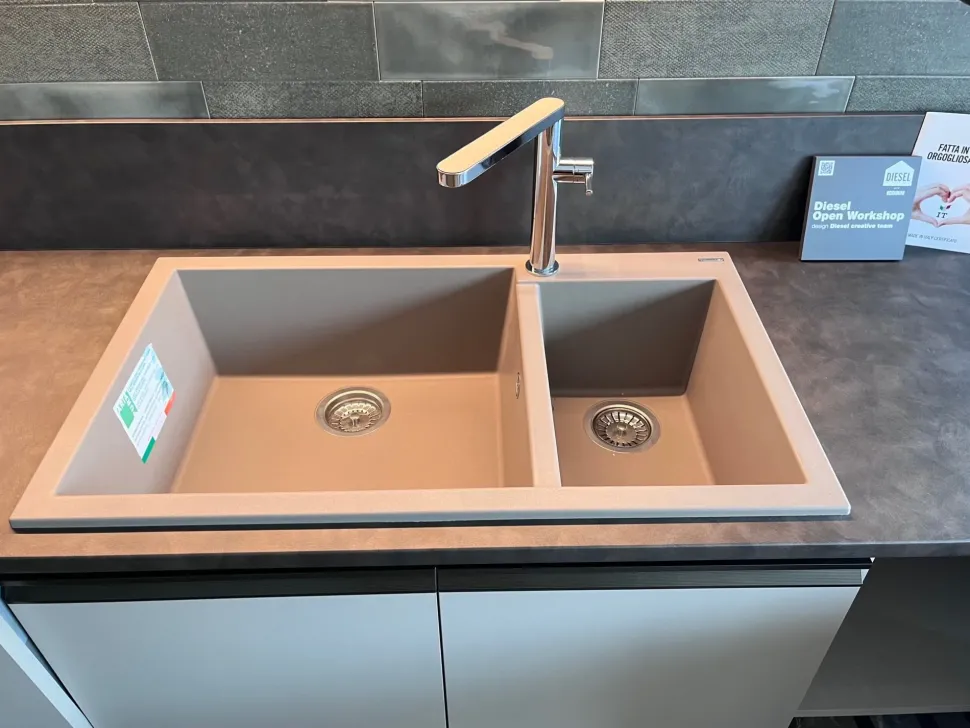 Cucina con isola industriale tortora Scavolini Diesel open workshop a soli 15000 Euro