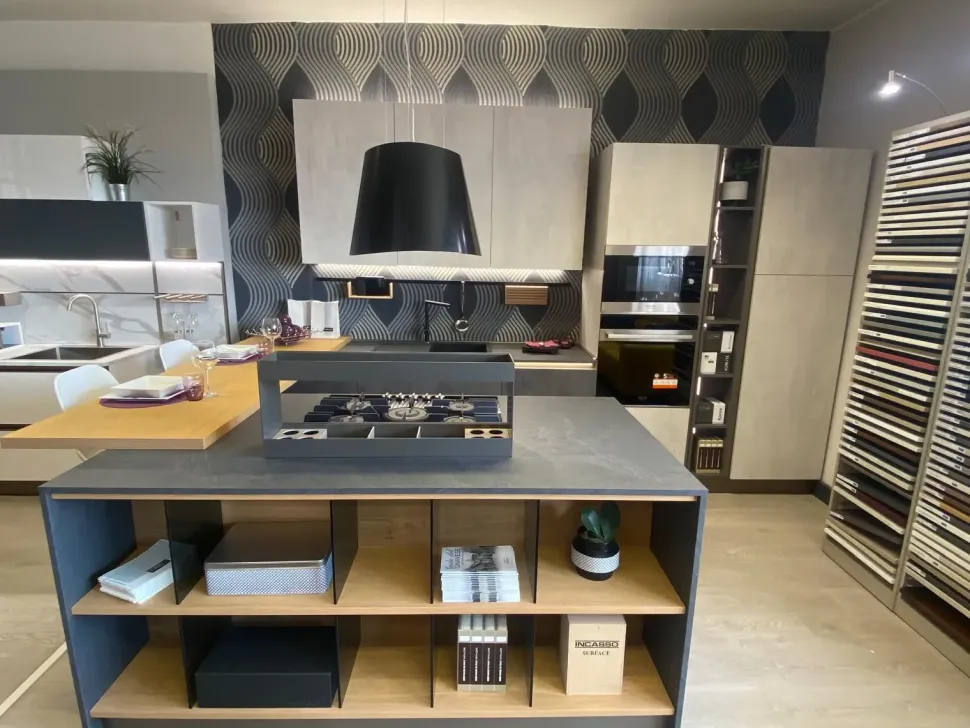 Cucina con isola moderna grigia Creo Tablet cemento ardesia
