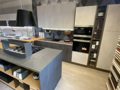 Cucina con isola moderna grigia Creo Tablet cemento ardesia