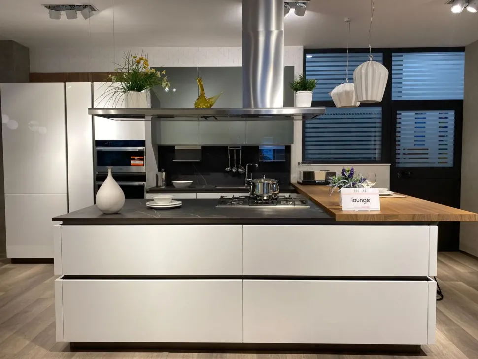 Cucina con penisola design bianca Veneta cucine Lounge a soli 15000 Euro