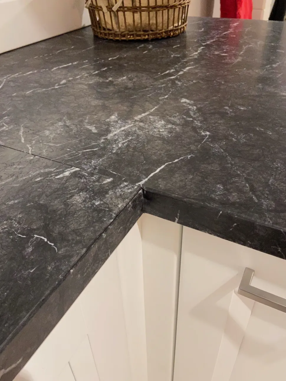 Cucina con penisola in laccato opaco bianca English mood a prezzo ribassato