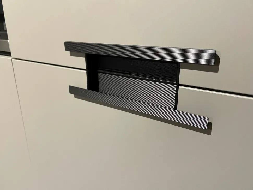 Cucina con penisola in laminato opaco tortora Maxima a prezzo scontato