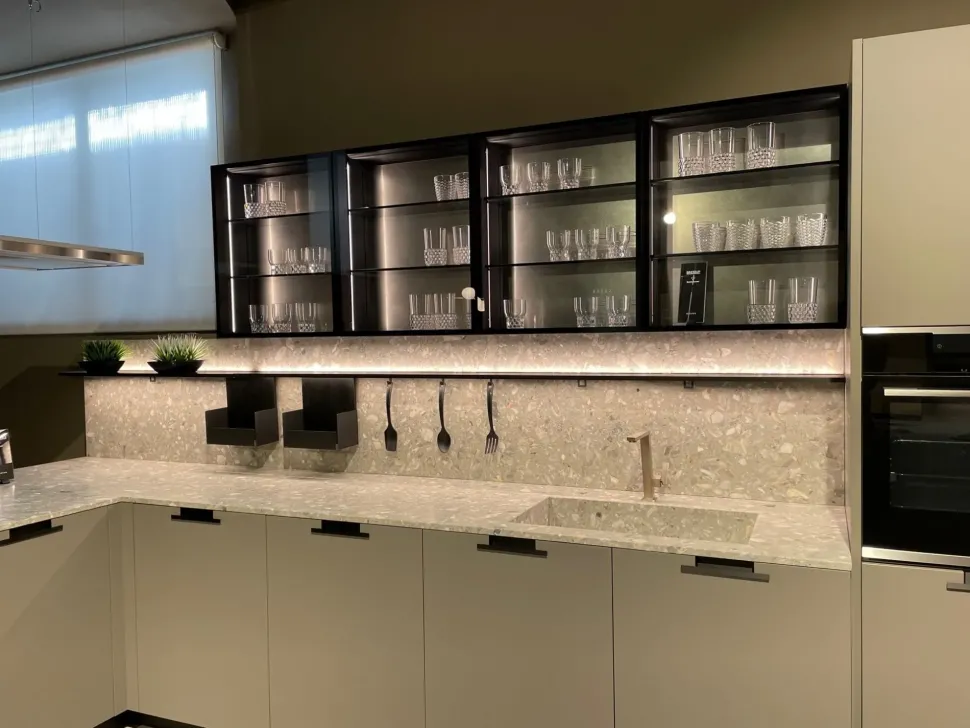 Cucina con penisola in laminato opaco tortora Maxima a prezzo scontato