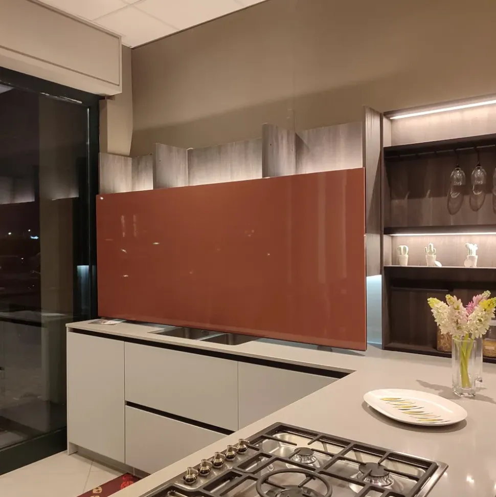 Cucina con penisola in laccata opaco a prezzo scontato 60%