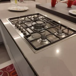 Cucina con penisola in laccata opaco a prezzo scontato 60%