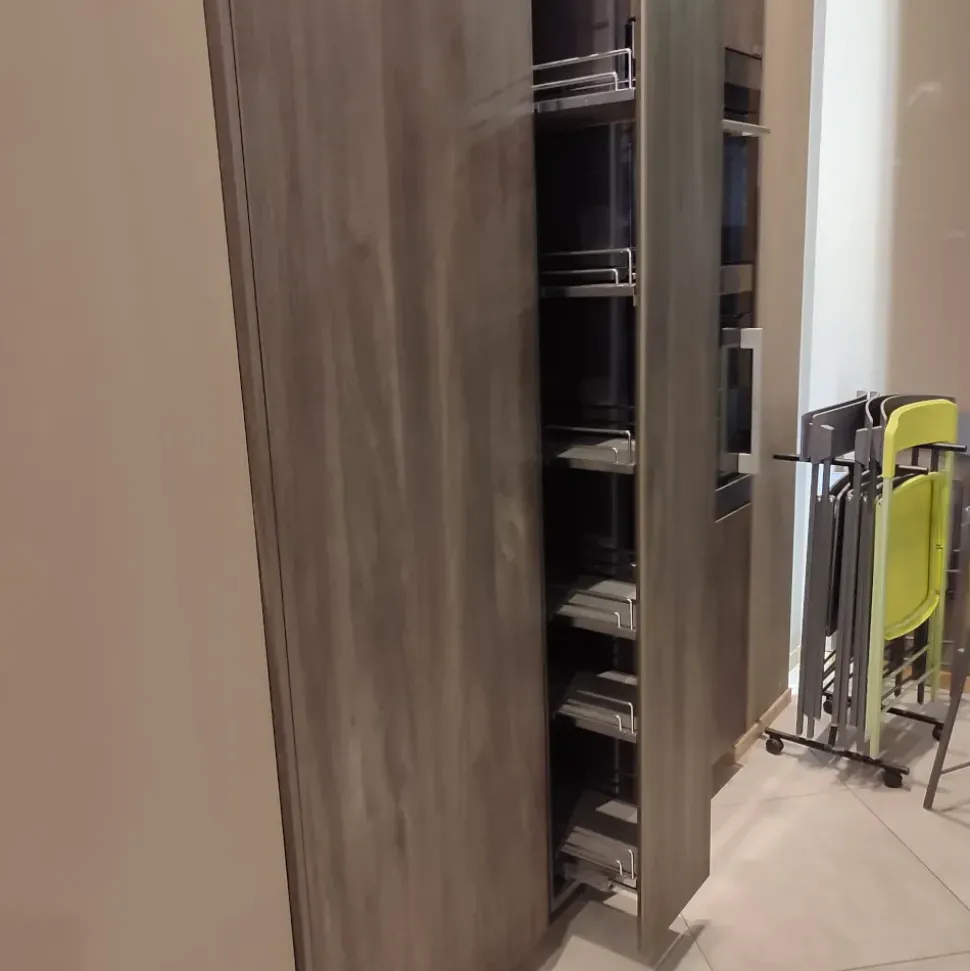 Cucina con penisola in laccata opaco a prezzo scontato 60%