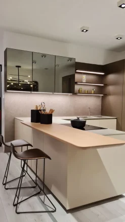 Cucina con penisola in laminato opaco a prezzo scontato 59%