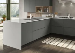 Cucina con penisola in laccata opaco grigia Nadir 1 a prezzo ribassato