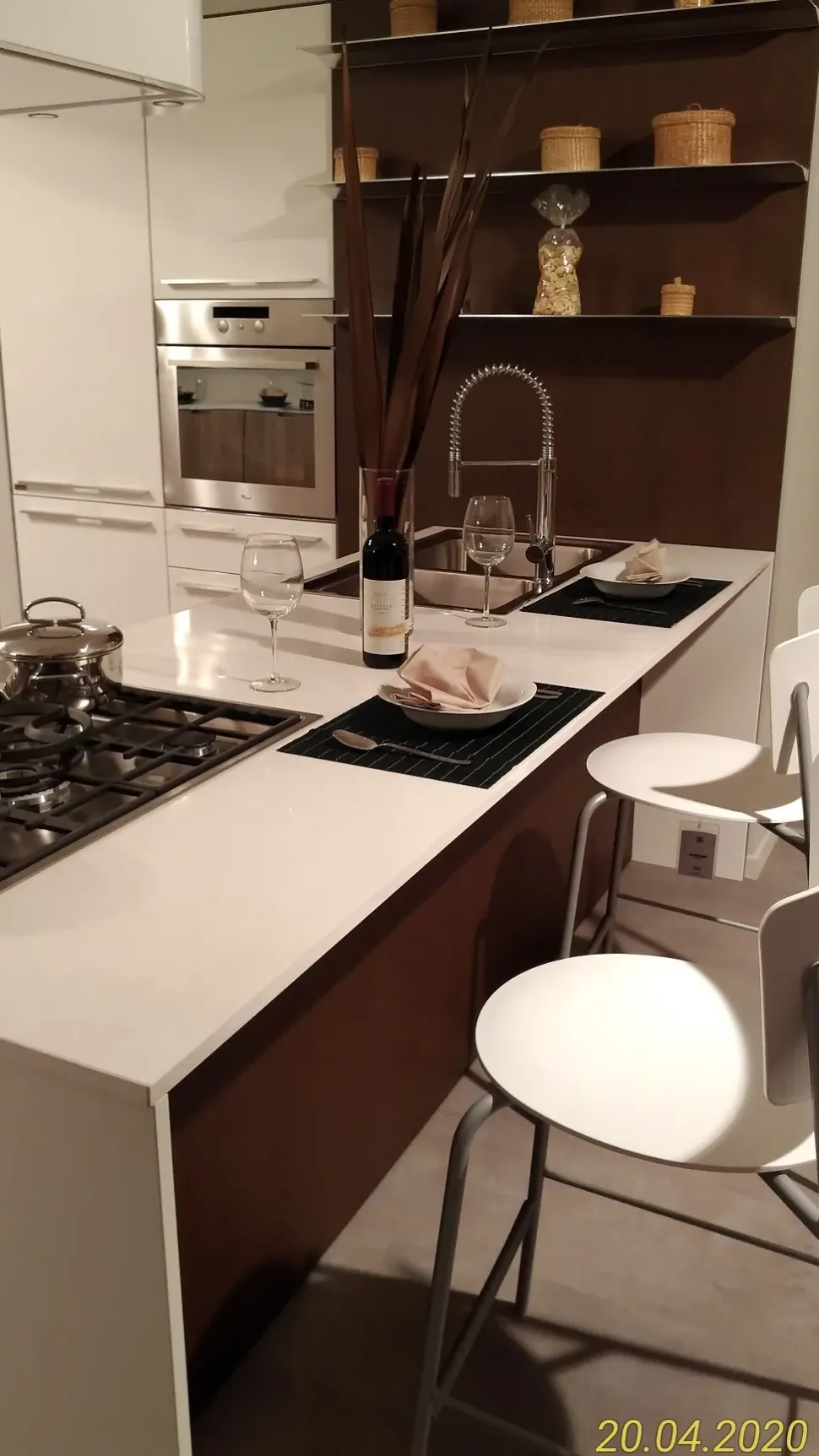 Cucina con penisola in laccato lucido a prezzo scontato 59%