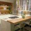 Cucina con penisola in laccata opaco a prezzo ribassato 40%
