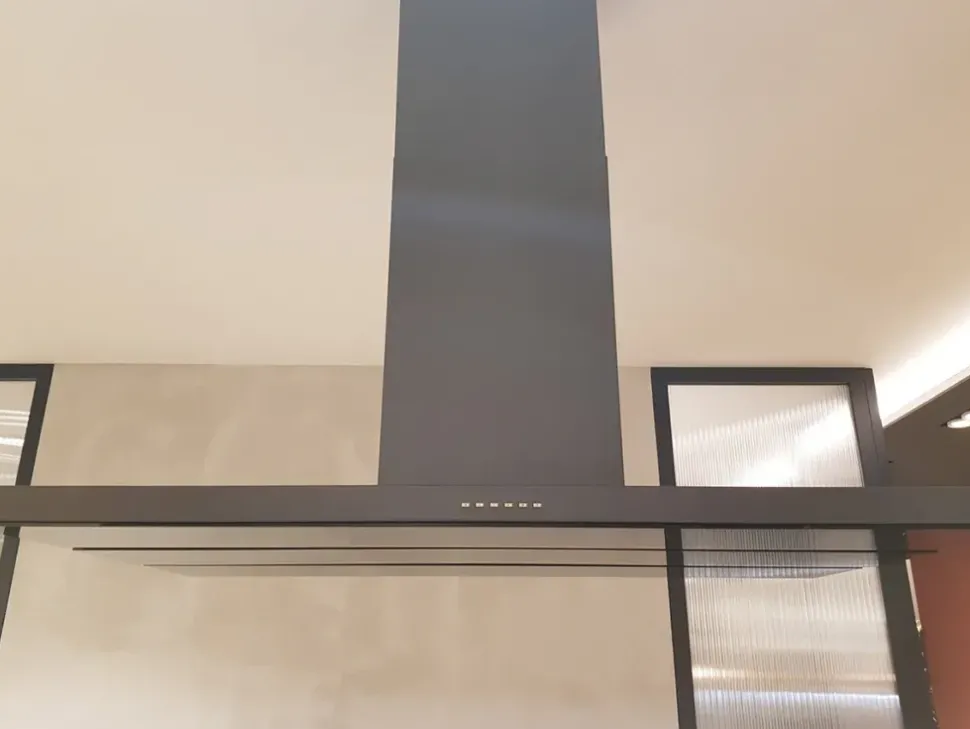 Cucina con penisola in laminato materico a prezzo scontato 33%