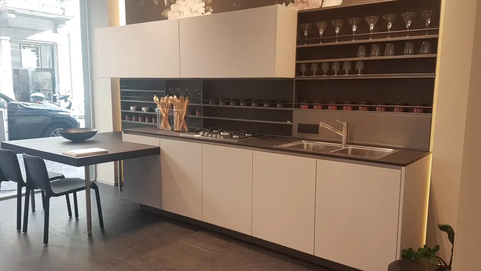 Cucina con penisola in laminato opaco grigia Alea a prezzo scontato
