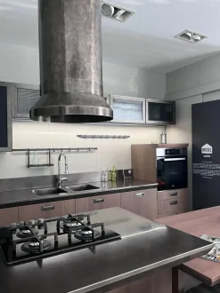 Cucina con penisola in legno a prezzo scontato 45%